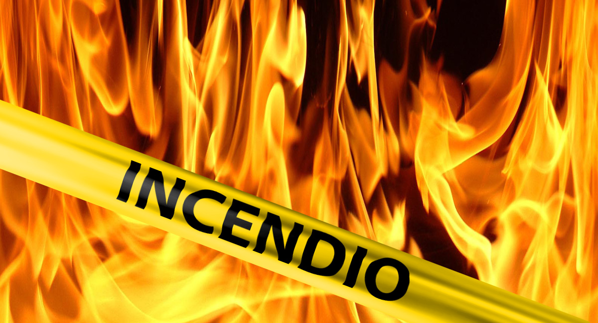 Camioneta se incendia en El Puerto, carretera Jarabacoa-La Vega