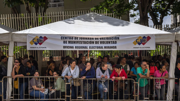 La oposición venezolana valida más del doble de las firmas requeridas en el revocatorio