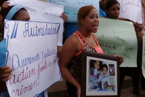 La Vega: protestan contra acusado de quemar a sus dos hijos