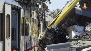 Jefe de estación admite su error en el choque de trenes en Italia