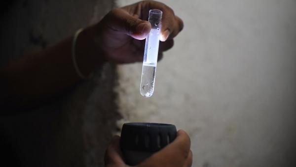 Inicia en Brasil la comercialización de una vacuna contra el dengue