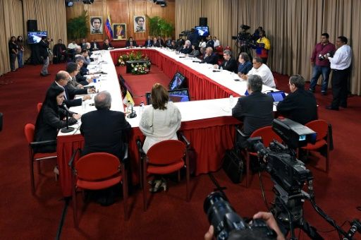 Un 82% de venezolanos está "de acuerdo" con diálogo gobierno-oposición
