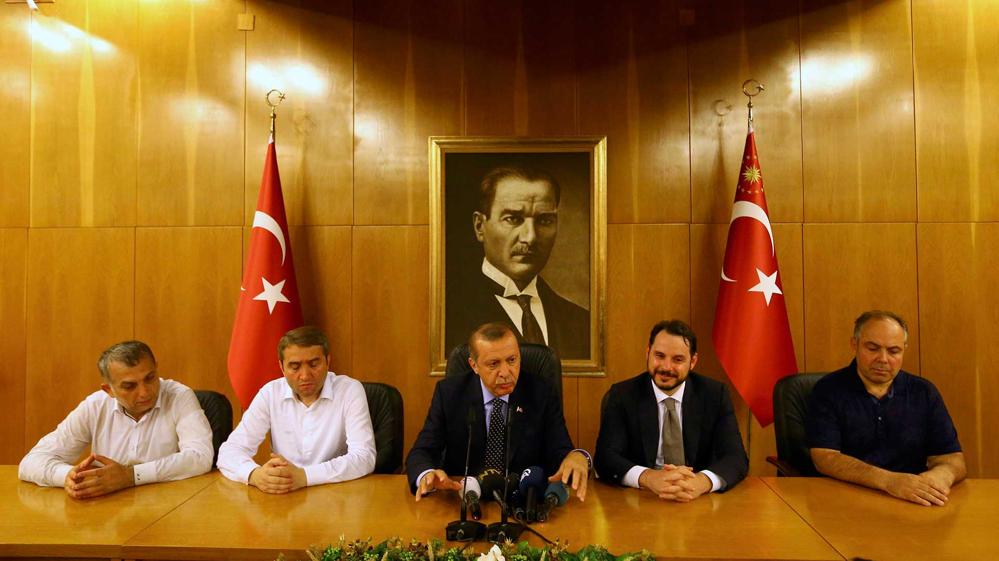 Erdogan: "Este golpe es una bendición de Alá porque nos permitirá purgar el Ejército"