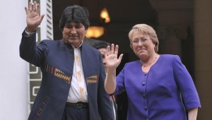 Evo Morales buscará “comunicarse” con Michelle Bachelet para solucionar problema de conductores en la frontera
