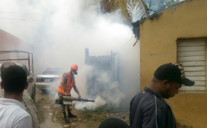 CAASD y SP realizan jornada de fumigación en Villa Consuelo