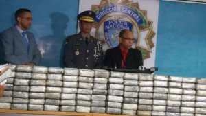 PN decomisa 325 paquetes de cocaína en Los Jardines del Sur