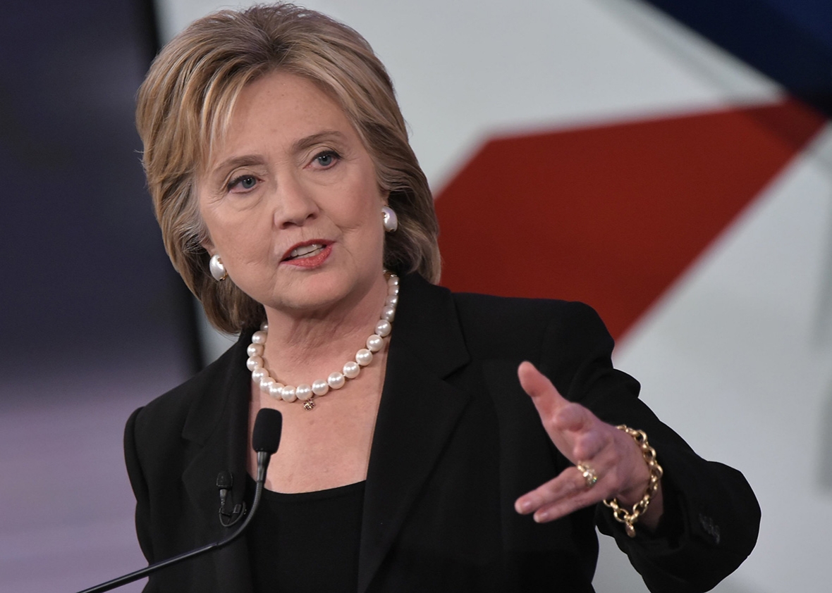 Hillary Clinton sugiere la creación de indicaciones sobre uso de la fuerza policial