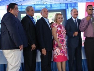 Presidente Medina inaugura complejo habitacional en Azua