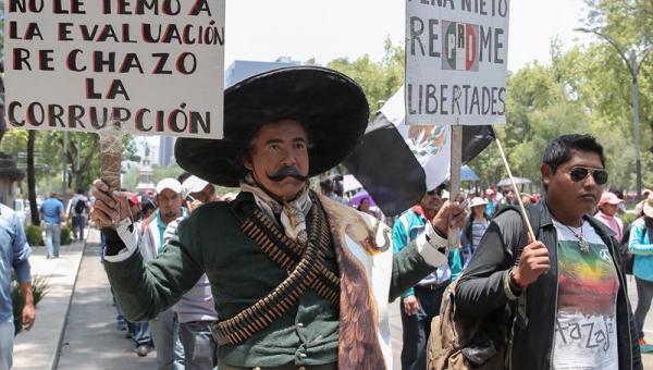 Maestros marchan en Ciudad México para protestar por reforma educativa