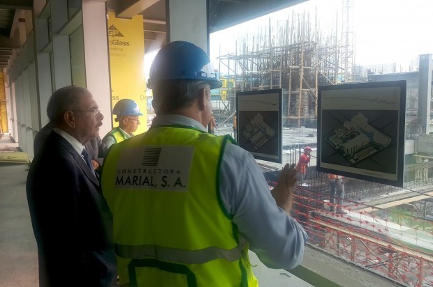 Presidente Medina inspecciona construcción nueva Ciudad Sanitaria Luis Eduardo Aybar