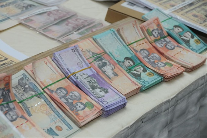 PN apresa dos hombres y una mujer tras intentar comprar con dinero falso