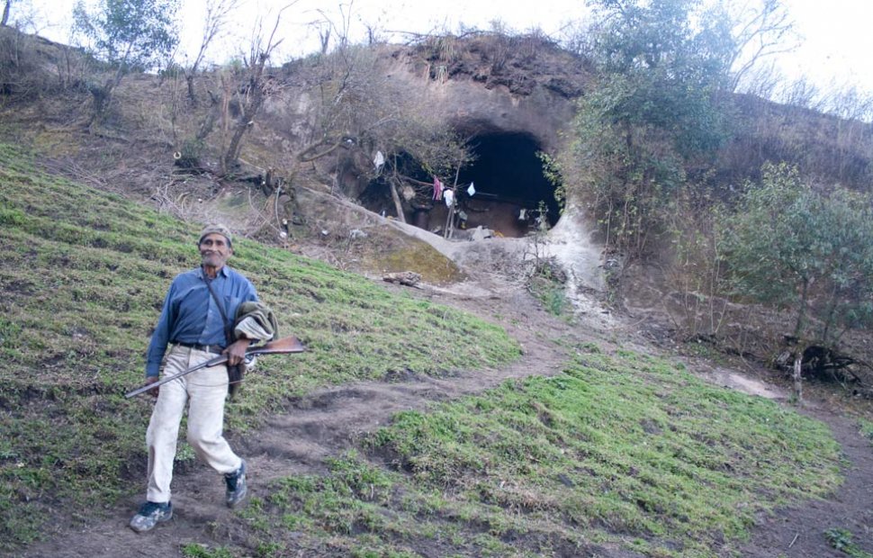 Un argentino vive desde hace 40 años en una cueva