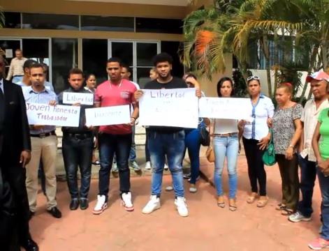 Reclaman libertad de joven preso en Cotuí; aseguran es inocente