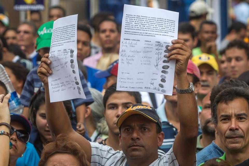 Venezuela sabrá el martes si se activa el revocatorio contra Maduro