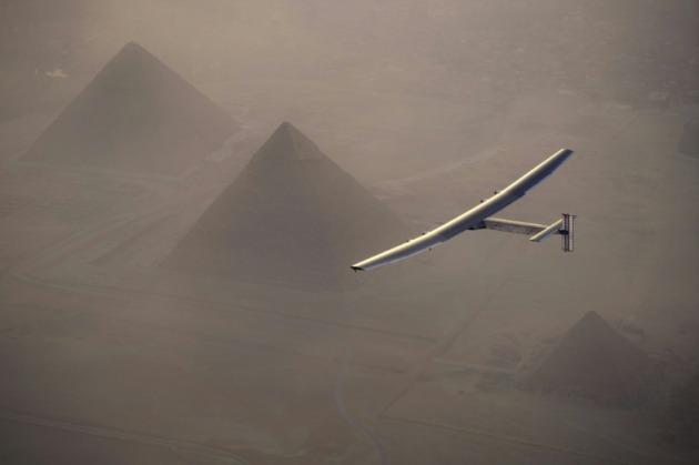 Avión Solar Impulse 2 aterriza en Egipto