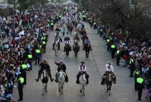 Argentina cierra con un desfile militar los actos por 200 años de Independencia