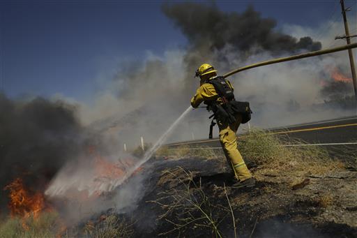 Evacuan cientos de viviendas en California por incendios forestales
