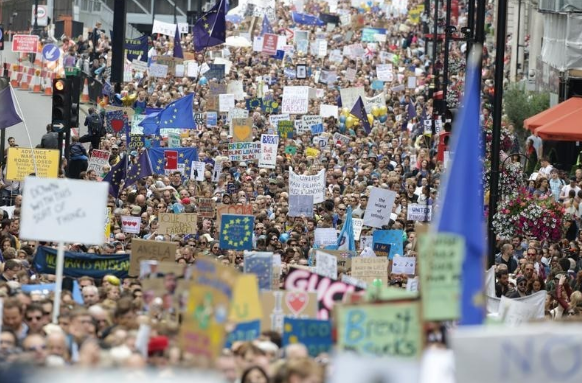 Miles de manifestantes toman el centro de Londres para protestar contra el Brexit