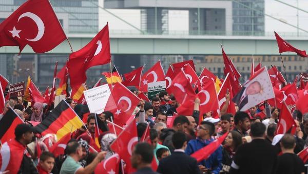 Tensión en Alemania por manifestaciones de partidarios a favor de Erdogan