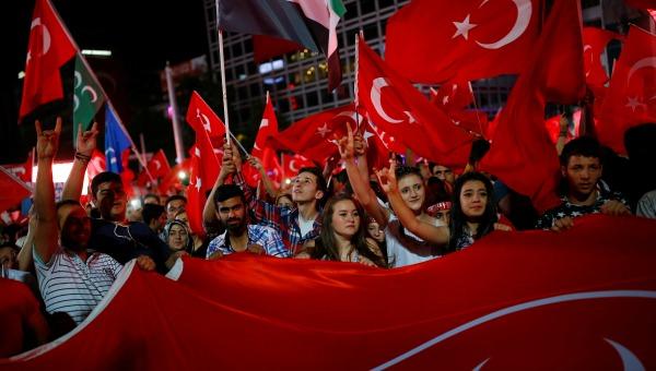 Ultraderecha austríaca dice que intento del golpe de Estado en Turquía parece "fingido"
