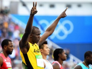 Usain Bolt avanza a semifinales de 100 metros
