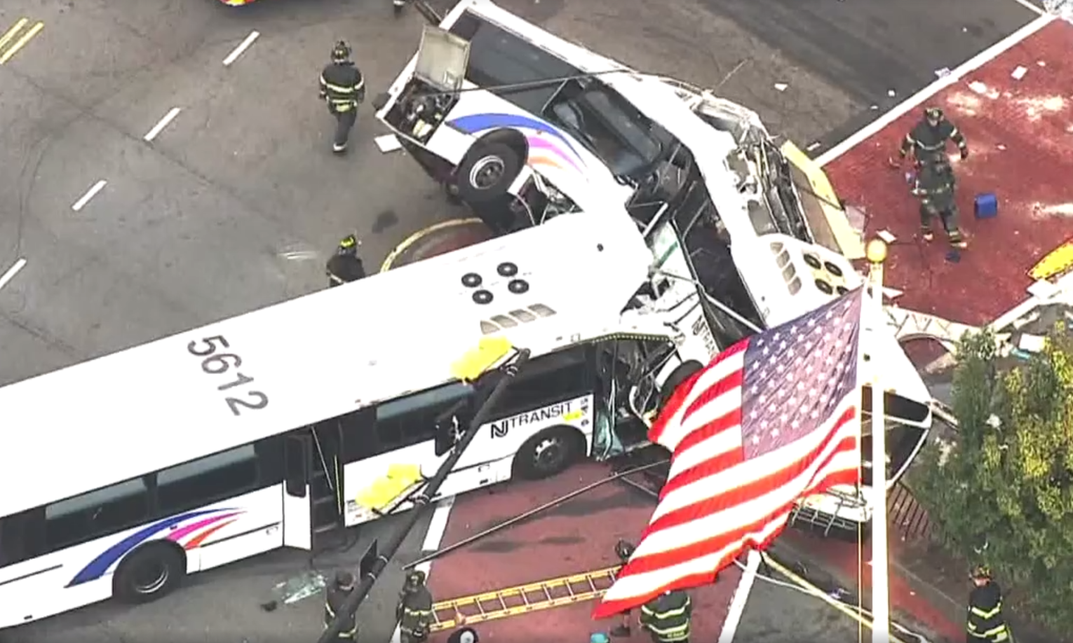 Un muerto y varios heridos tras chocar dos autobuses en Nueva Jersey