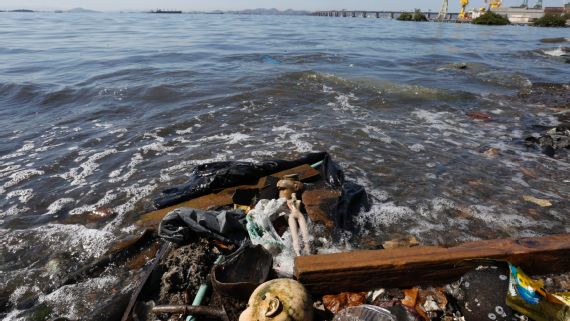Experta recomienda no sumergir la cabeza en las playas de Río por contaminación
