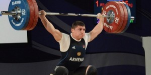 Atleta armenio se lesiona codo en pleno levantamiento de pesas