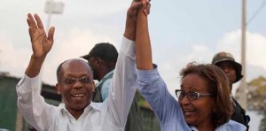 Haití: Aristide y Narcisse encabezan marcha del partido Lavalás 