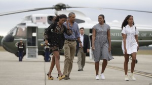 Obama regresa de vacaciones y a sus últimos meses de presidencia