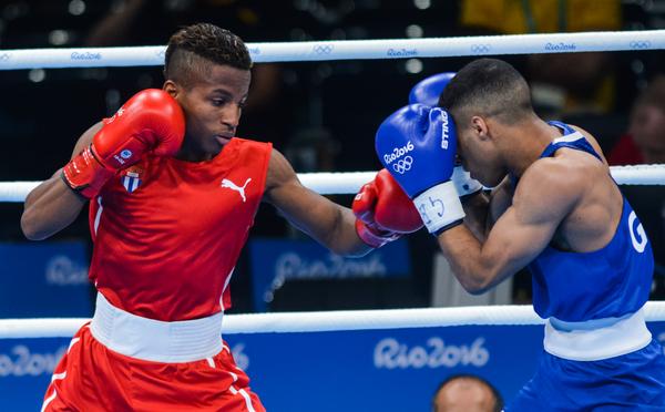Monarcas olímpicos de Cuba avanzan fácil en boxeo de Río
