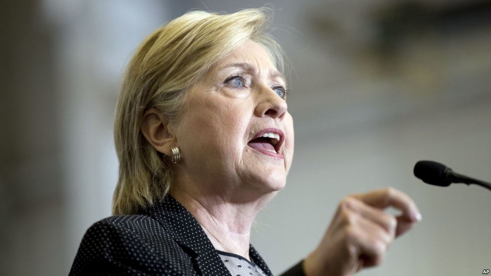 Hillary Clinton promete una economía "que funcione para todos"