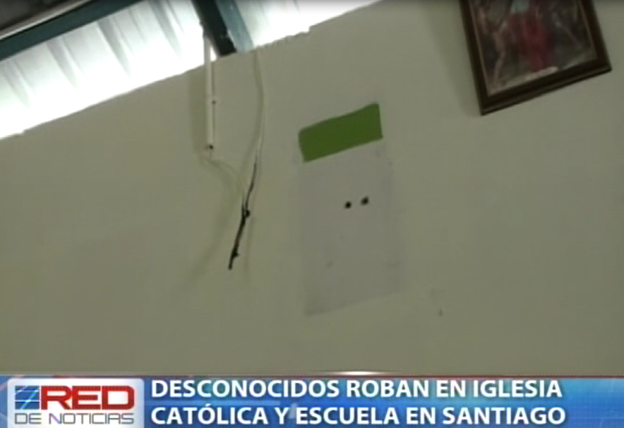 Desconocidos roban en iglesia católica y escuela en Santiago