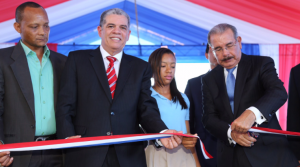 Presidente Medina entrega nueva escuela en La Rancha de El Cercado