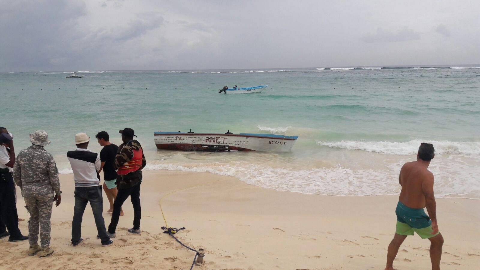 Avión Super Tucano busca 20 personas desaparecidas en alta mar; iban en yola a Puerto Rico