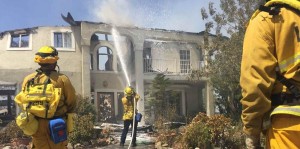 Más de 82,000 personas evacuadas por incendio en California  