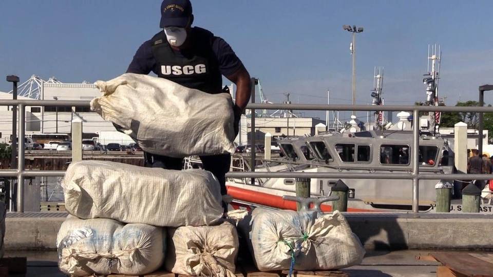 Policía de Ecuador se incauta de dos toneladas de droga cuyo destino era EEUU