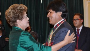 Evo Morales dice que con juicio a Rousseff se busca expulsar a pobres del poder