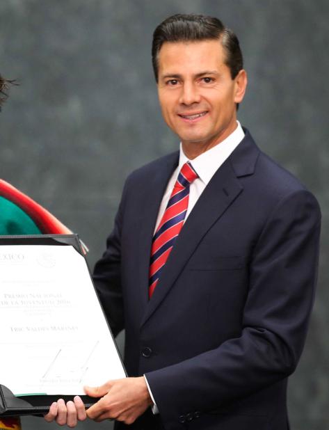 Presidente de México plagió parte de su tesis universitaria, según investigación