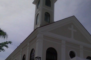 Gobierno entrega remozada Iglesia Santa Cruz de Barahona