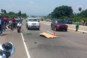 Santiago: Dos personas muertas y una herida en accidente de motocicleta