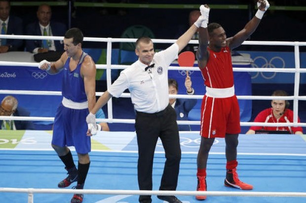 "Sombra" La Cruz da primer oro a Cuba en boxeo en Río