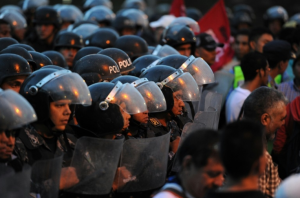 Honduras separa a 33% de los oficiales de la policía en depuración