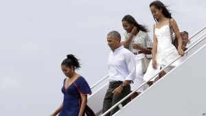  Familia Obama inicia sus vacaciones 