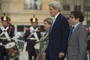 Kerry llega Argentina para elevar el nivel de relación bilateral
