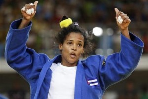 Judoca cubana apaga sueño dorado de local Menezes