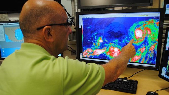La tormenta tropical Gastón gana fuerza en el Atlántico