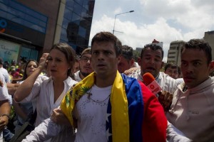 Preso político Leopoldo López recibe amenazas de muerte dentro de cárcel de Ramo Verde.