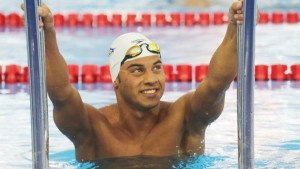 Nadador sirio del equipo de refugiados, gana ovación del público sin clasificar