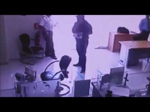 PN apresa dos hombres por herir a vigilante en La Vega